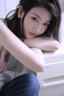 唐一菲个人资料